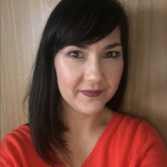 Meet your Posher, Nicole - Picture 2 of 4